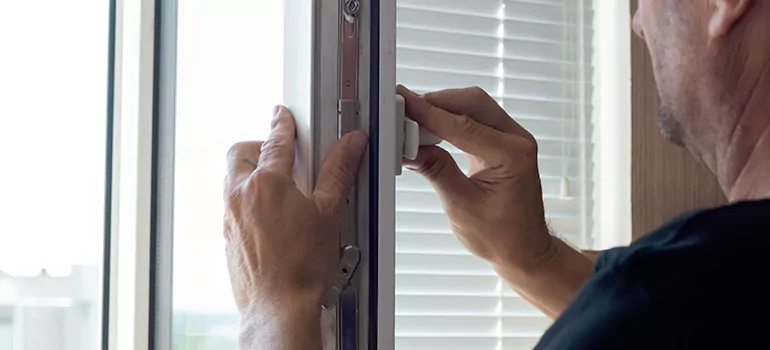 Custom Hopper Windows in Montcalm, Quebec