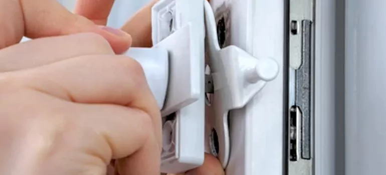 Window Lock Assembly in Saint-Narcisse, QC