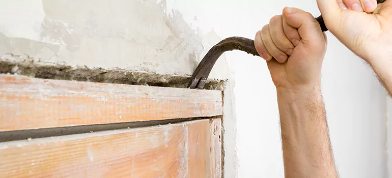 Wooden Garage Door Repair in Sainte-Genevieve, Quebec