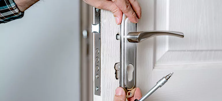 Front Door Knob Repair in Maskinonge, QC